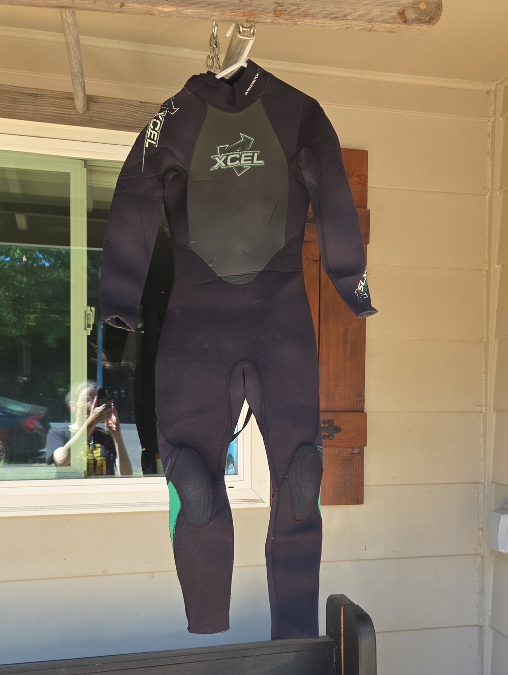 Youth Black & Green Full Wetsuit -  4/3mm  Size 6